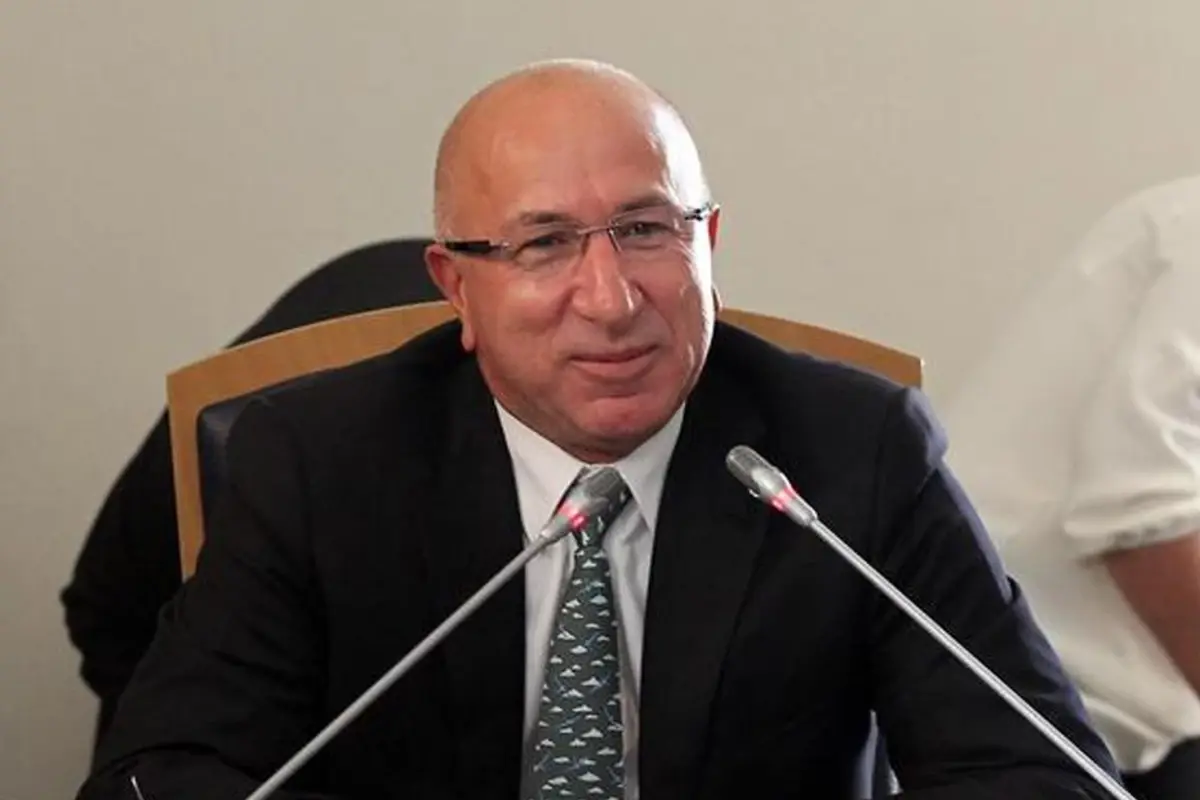 Firari iş insanı Turgay Ciner de bahis soruşturmasına dahil edildi