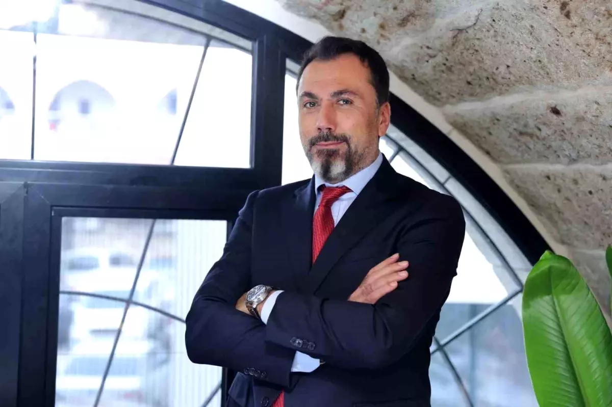 Altın Rekor Kırdı, Gümüş Yatırımcıları Çekiyor: Uzmanından Çarpıcı Analiz