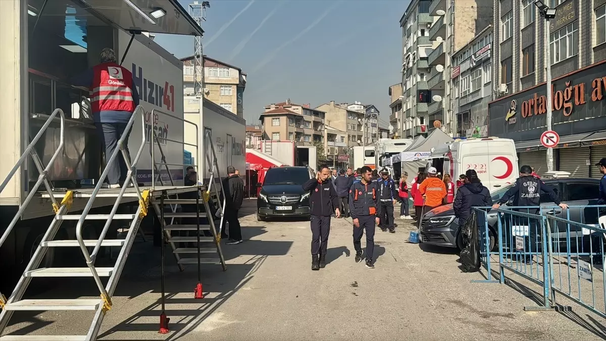 Gebze’de Çöken Apartman Enkazı Kaldırılıyor