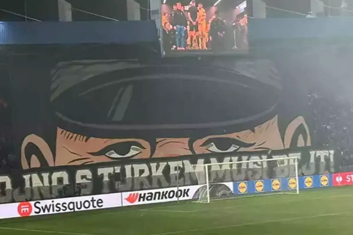 UEFA Avrupa Ligi’nde Skandal Koreografi: “Türklerle Savaş Olmalı” Sloganı Taraftarları Şoke Etti