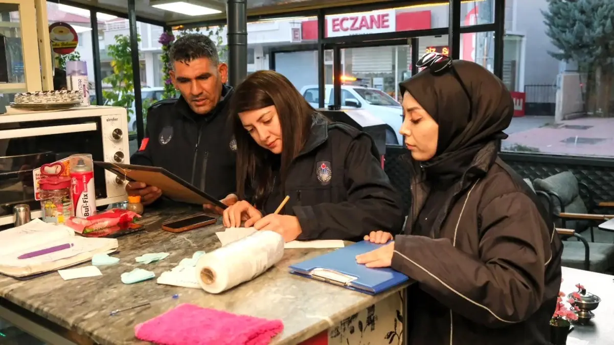 Erzincan Belediyesi Zabıta Ekipleri Tüketici Güvenliği İçin Denetimlerde Bulundu