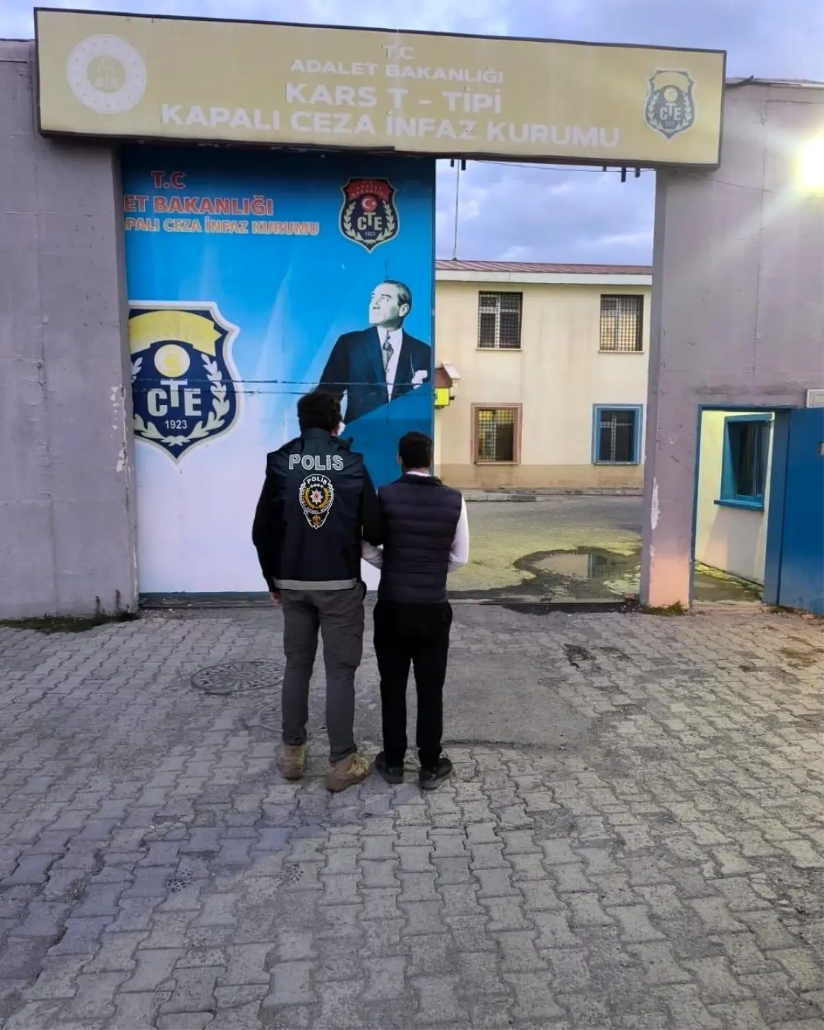 Kağızman’da Uyuşturucu Taciri Operasyonu: 2 Şahıs Gözaltına Alındı