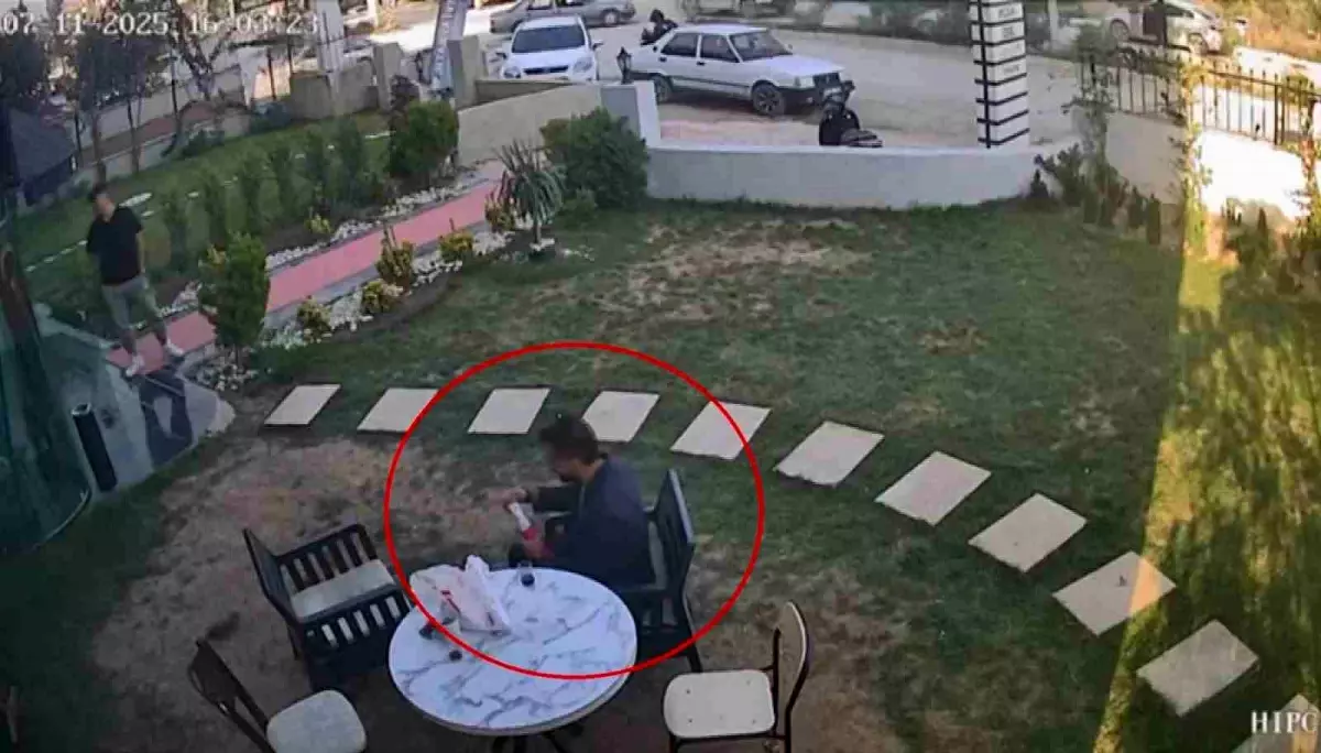 Döner Yerken Depreme Yakalandı: Hatay’da Gülümseten Kaçış Anı Kamerada