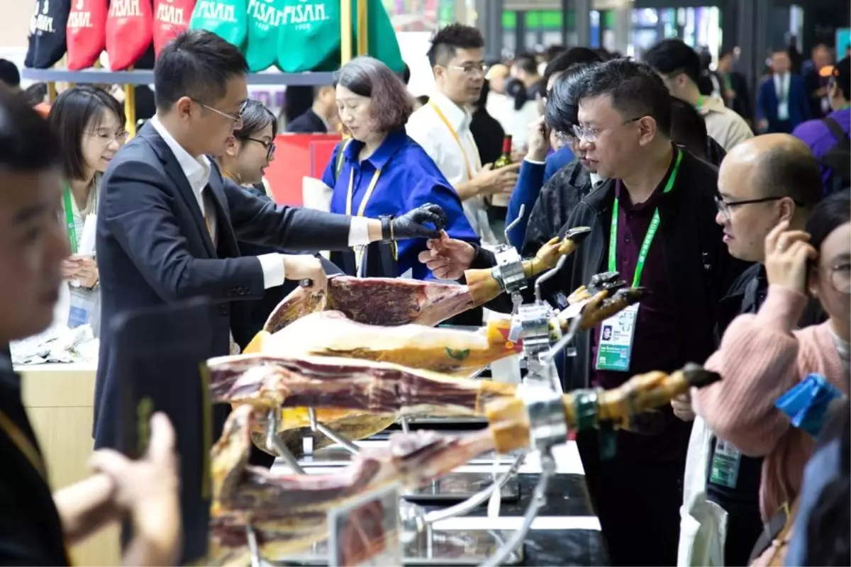 8. Çin İthalat Fuarı’nda Yabancı Lezzetler İlgi Gördü