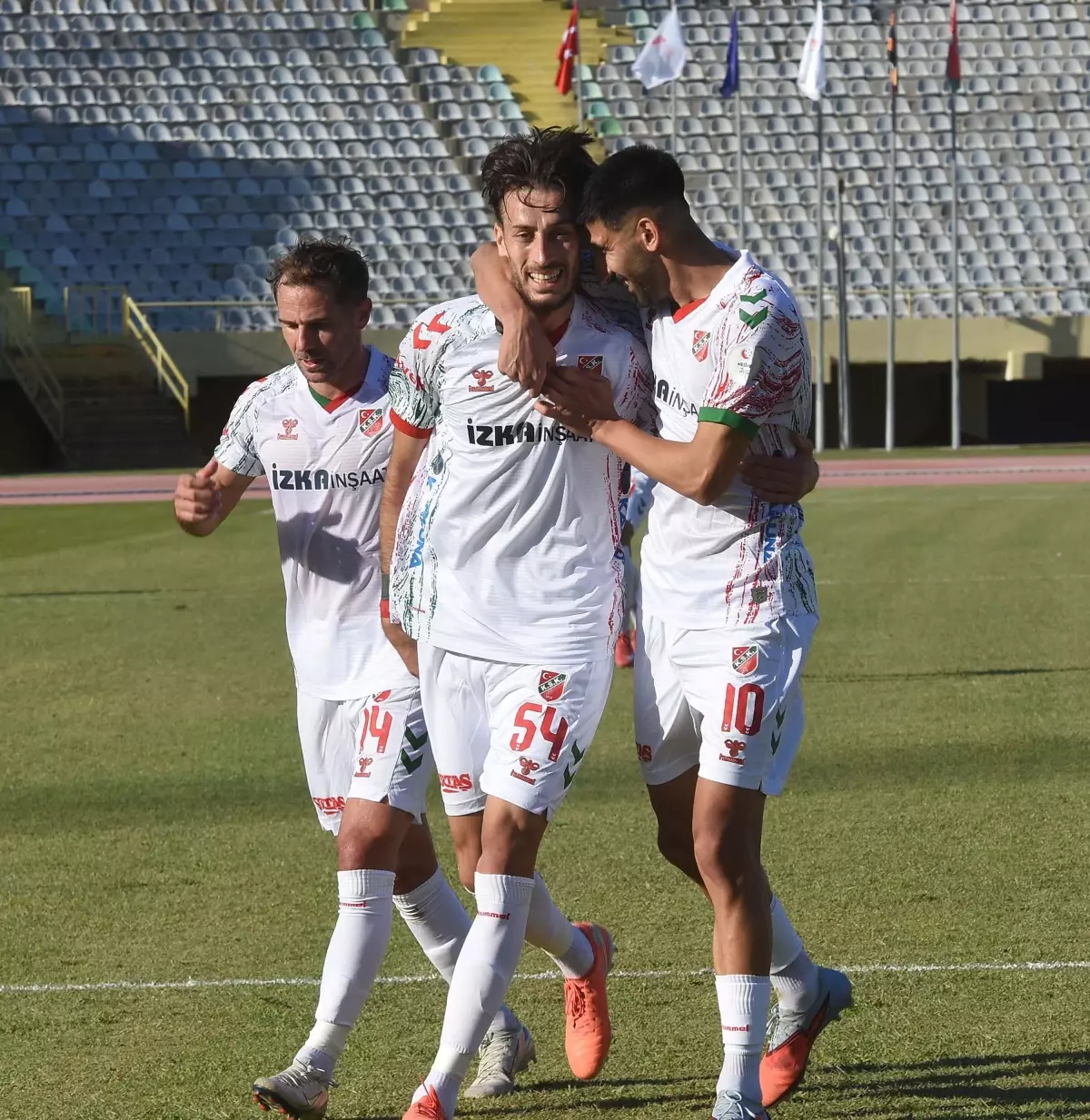 Karşıyaka Ayvalıkgücü ile Deplasmanda