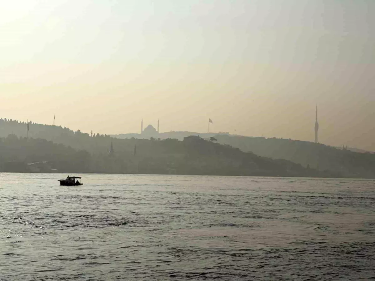 İstanbul’da Yoğun Sis Trafiği Olumsuz Etkiledi