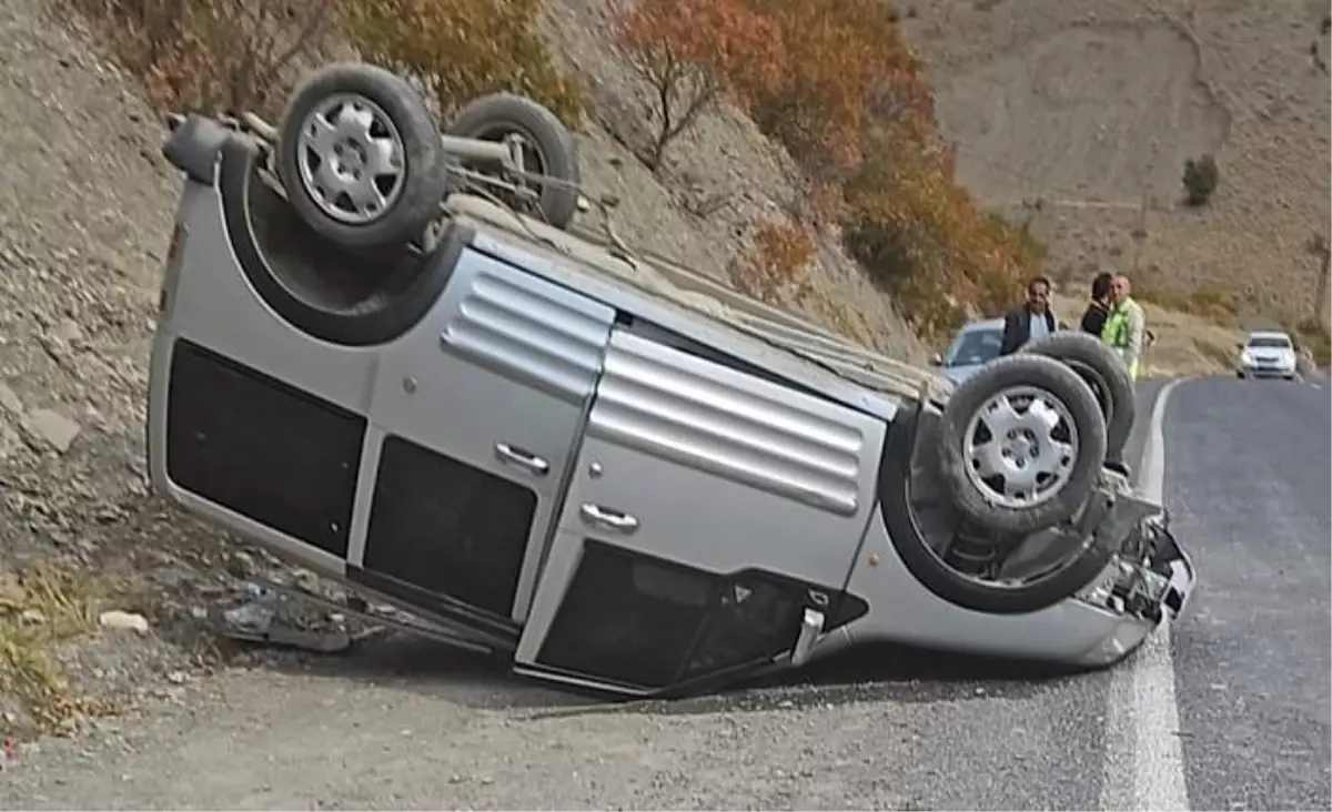 Hakkari’de Trafik Kazası: 2 Yaralı