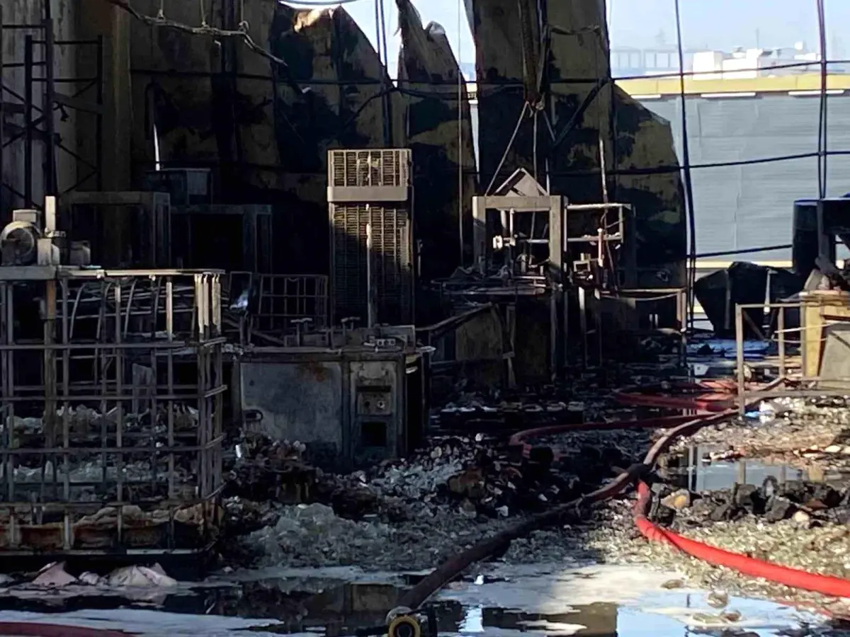 Dilovası’ndaki Parfüm Tesisi Yangını: 6 Kişi Hayatını Kaybetti, 4 Yaralı
