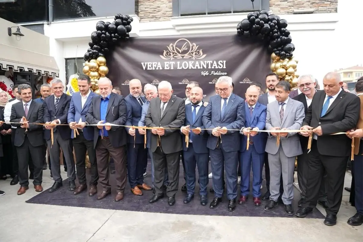 Düzce’de Yeni Lezzet Durağı Açıldı: Vefa Et Lokantası Şehrin İş ve Siyaset Dünyasını Buluşturdu