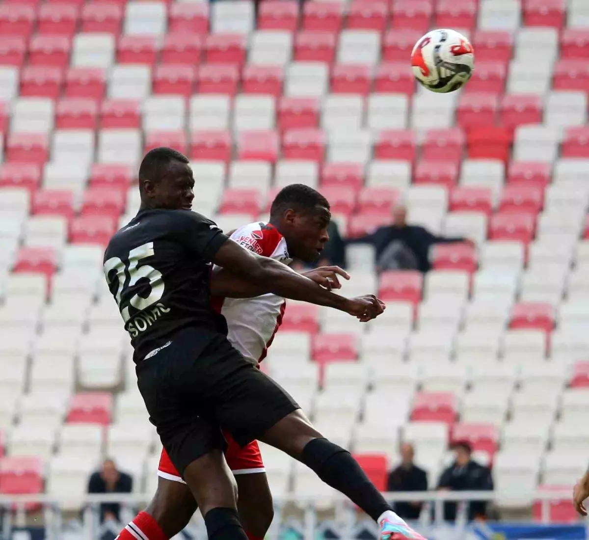 Sivasspor, Manisa FK’yı 3-2 Mağlup Etti