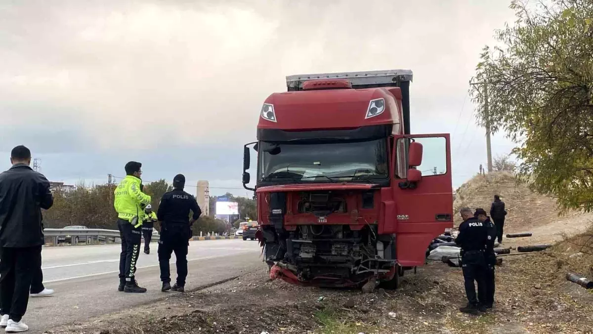 Burdur’da Kavşak Kazası: Tır Sürücüsü Tutuklandı