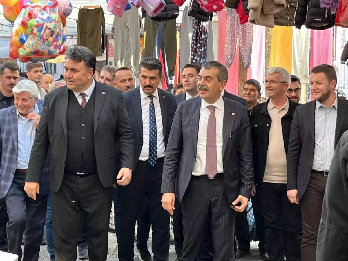 Bakan Tekin Havran’da Esnaf ve Öğretmenlerle Buluştu
