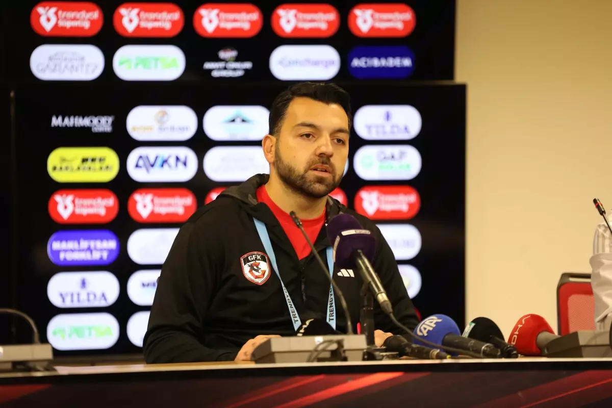 Gaziantep FK – Çaykur Rizespor Maçı 2-2 Beraberlikle Sona Erdi: Penaltı Tartışması ve Teknik Direktörlerin Açıklamaları