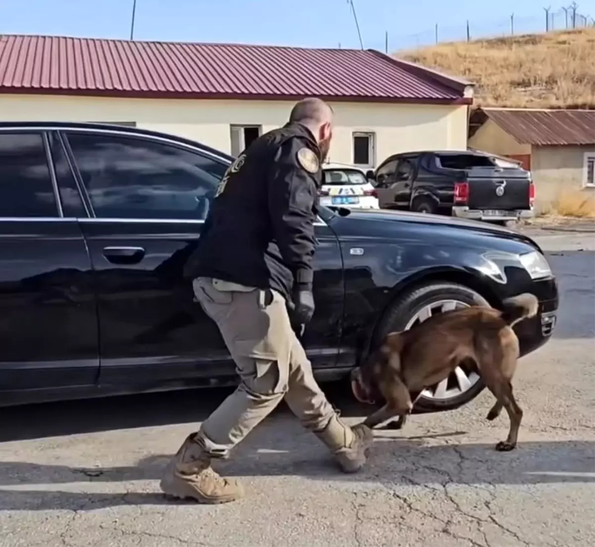 Yüksekova’da 24,5 Kilo Metamfetamin Ele Geçirildi: Güvenlik Operasyonu Şok Ettirdi