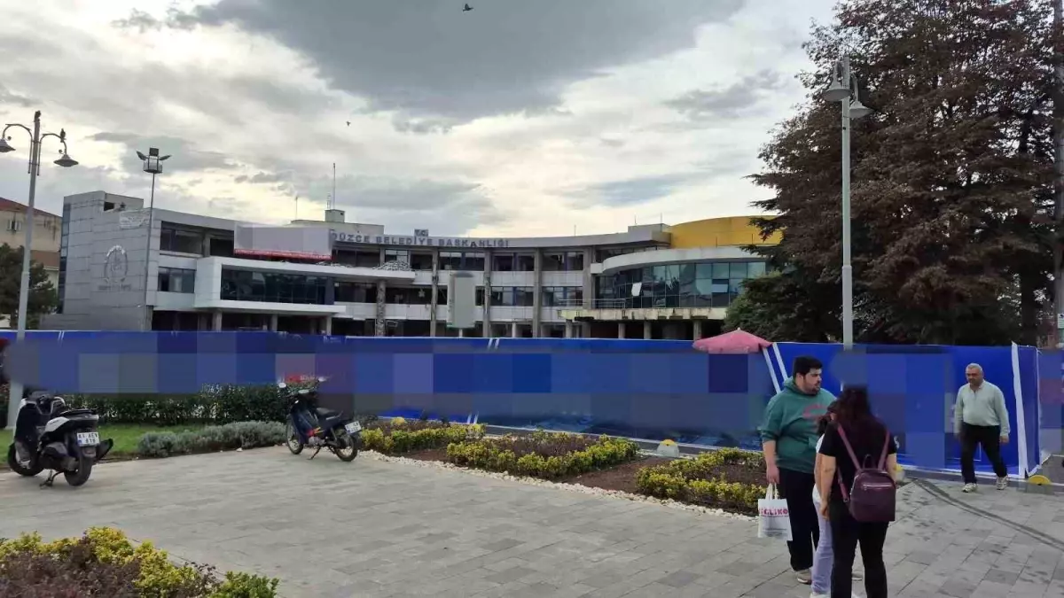 Düzce’de Yıkım Sırasında Çıkan Kıvılcımlardan Küçük Yangın Patladı