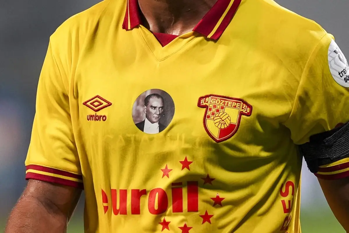 Göztepe’nin Atatürk portreli formasına beğeni yağıyor