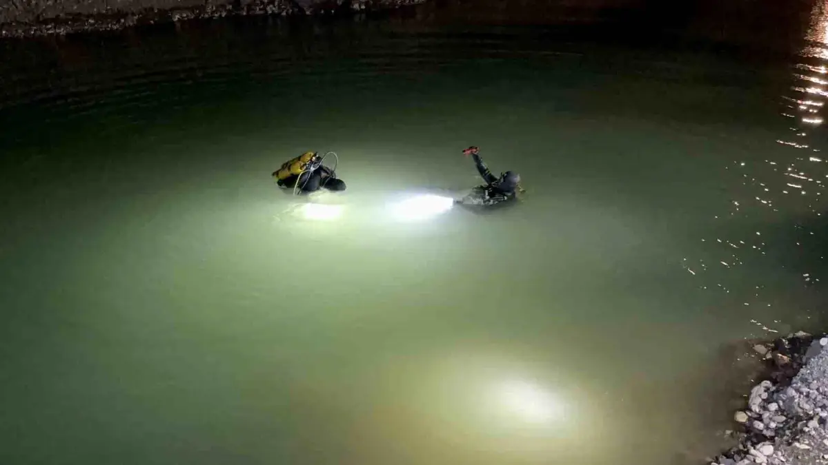 Adıyaman’da Kamyonet Gölete Düştü