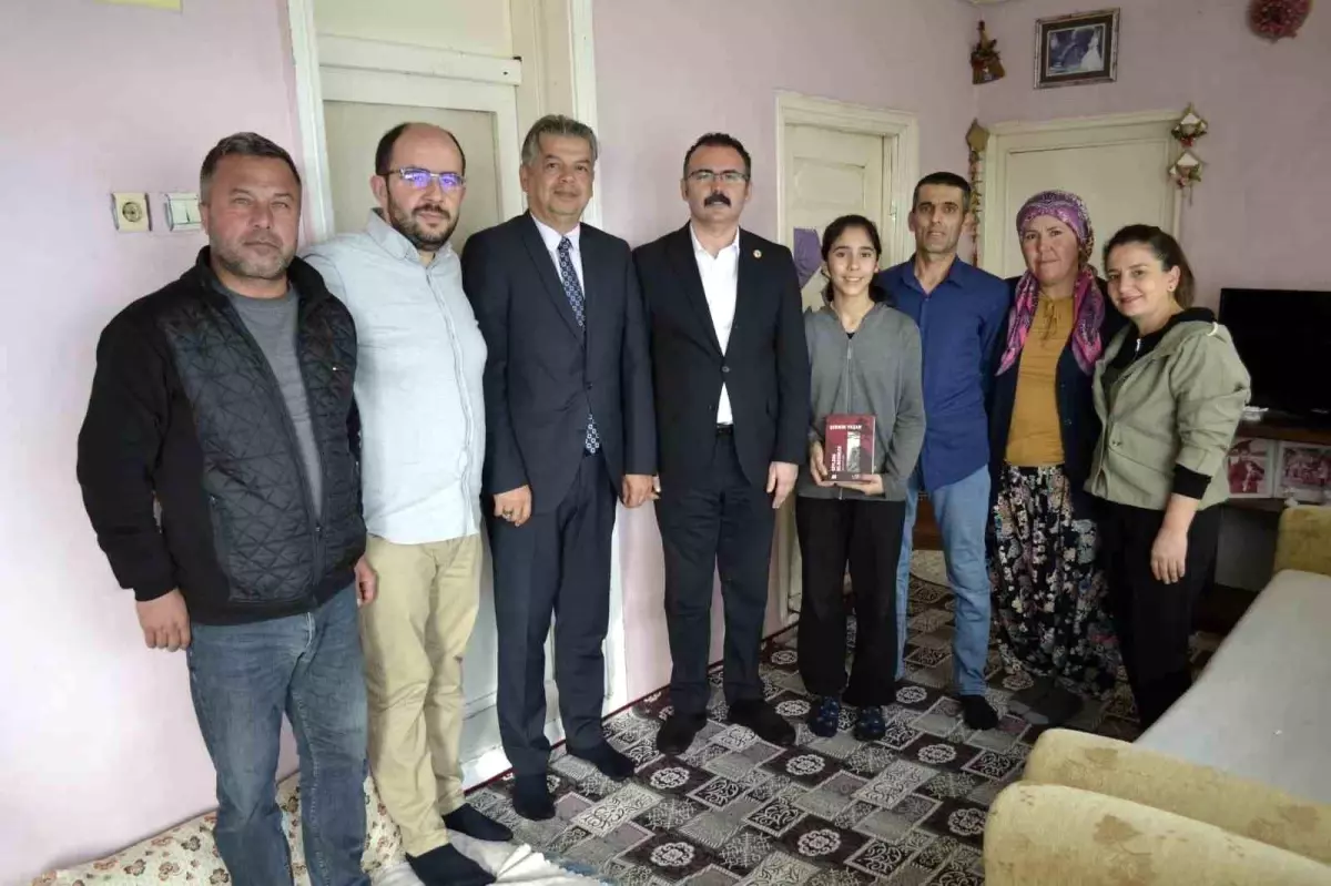 Kaymakam Ateş, Öğrencilerin Evlerine Misafir Oldu