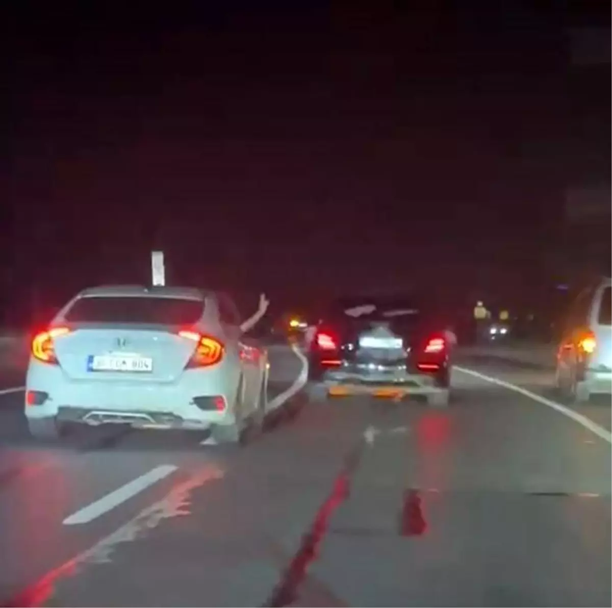 Düğün Konvoyu Trafiği Kilitledi