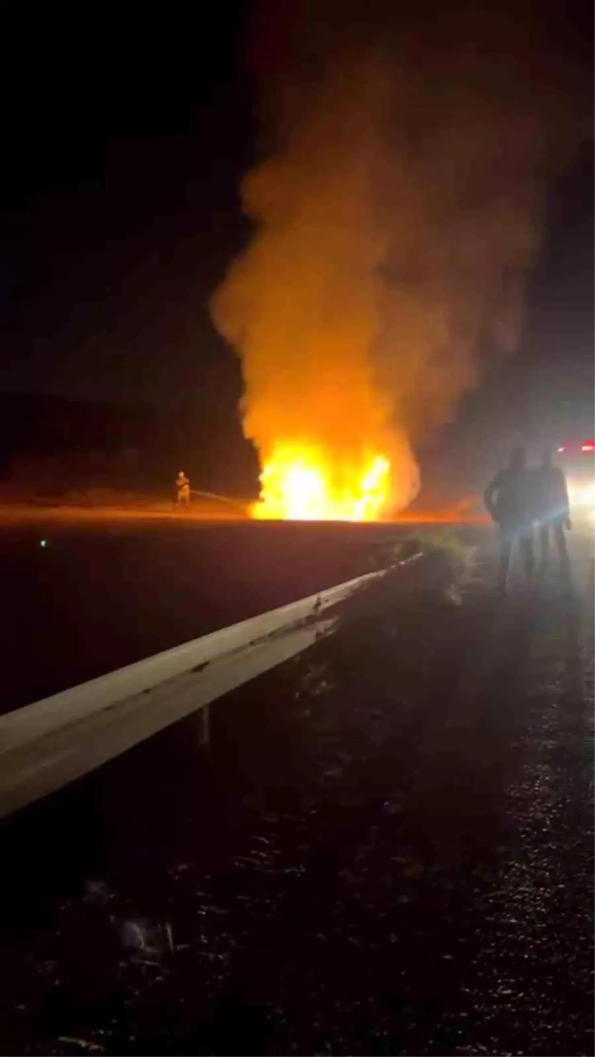 Hatay’da Otomobil Yanarak Kül Oldu