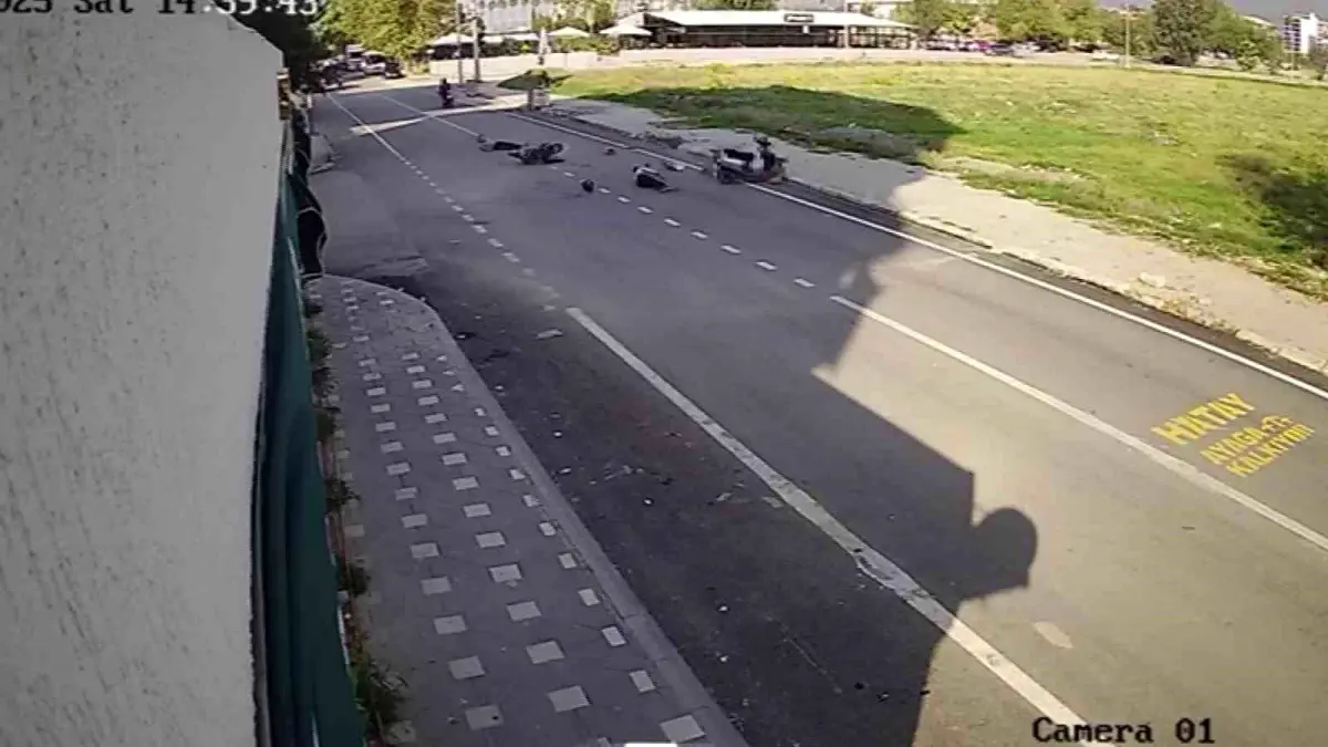 Hatay’ın Dörtyol İlçesinde Şok Motosiklet Çarpışması: Sürücüler Yaralandı