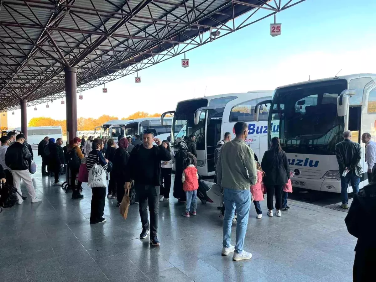 Eskişehir’de Ara Tatil Yoğunluğu: Otobüs Terminalinde Kalabalık Görüldü