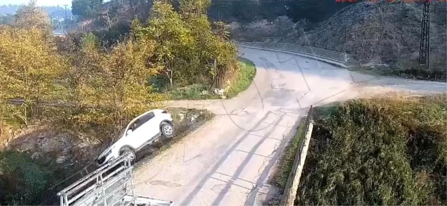 Amasya’da 17 Yaşındakinin Aracı Köprüden Uçtu, İki Çocuk Sapasağlam Kurtarıldı!