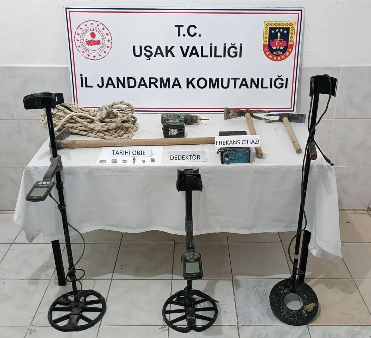 Karahallı’da İzinsiz Kazı Operasyonu