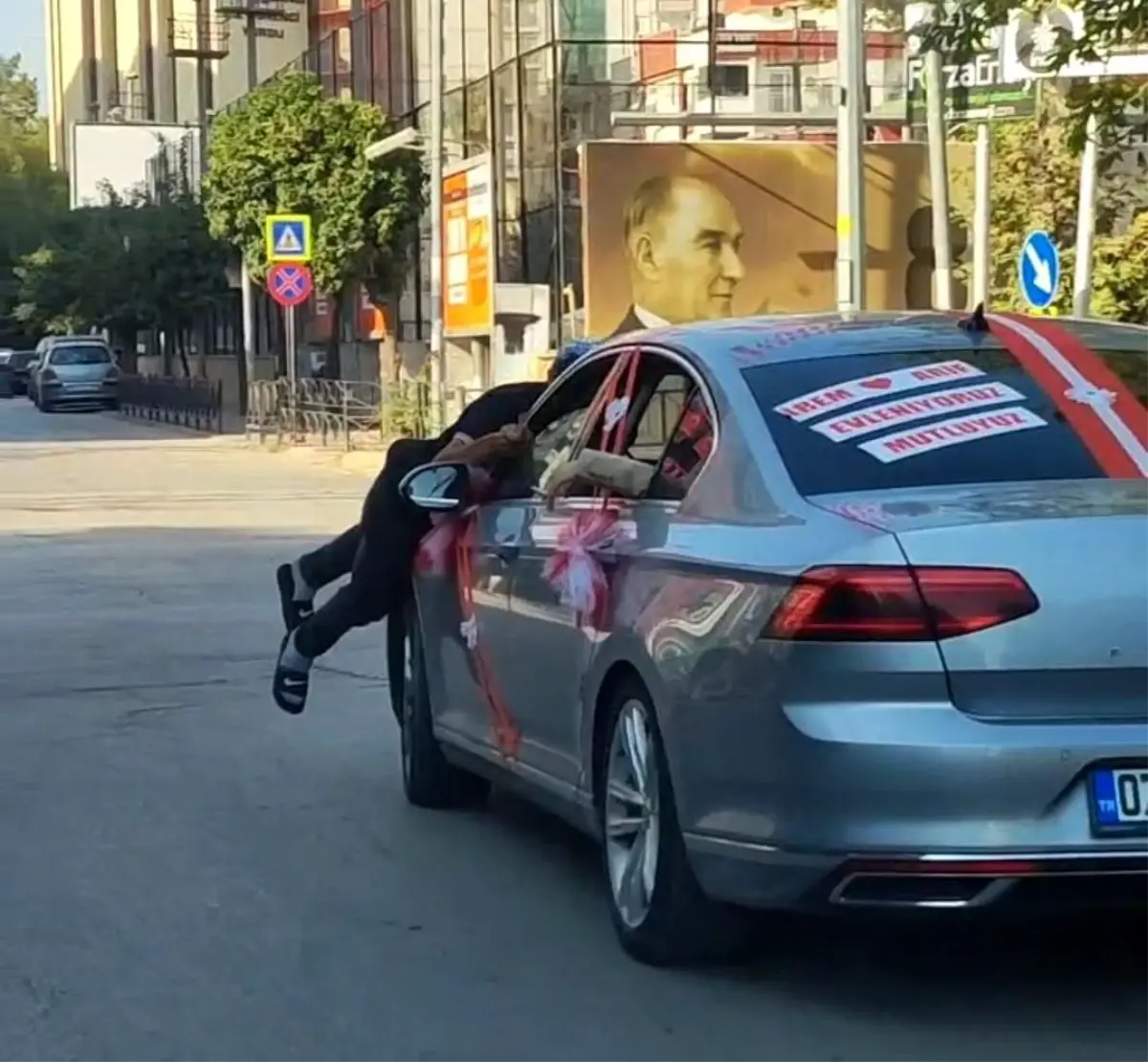 Adana’da Damatla Cam Silici Kavgası: 50 TL’lik Anlaşmazlık Büyük Çekişmeye Dönüştü