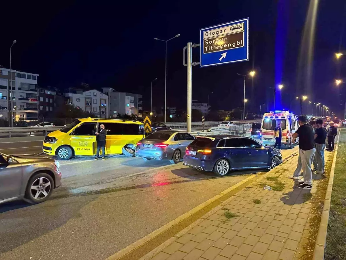 Manavgat’ta Trafik Kazası: 2 Yaralı
