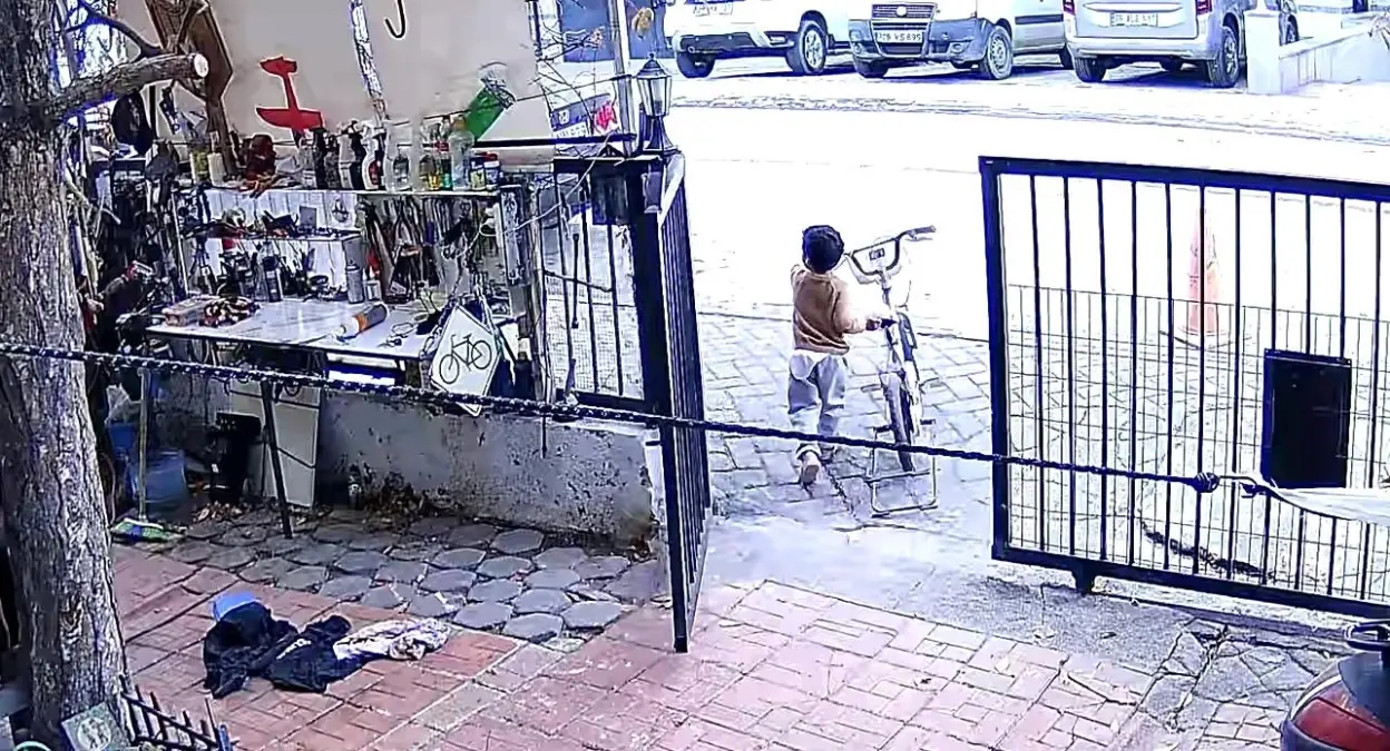 2 Yaşındaki Çocuğun Şaşırtıcı Bisiklet Hırsızlığı Olayı