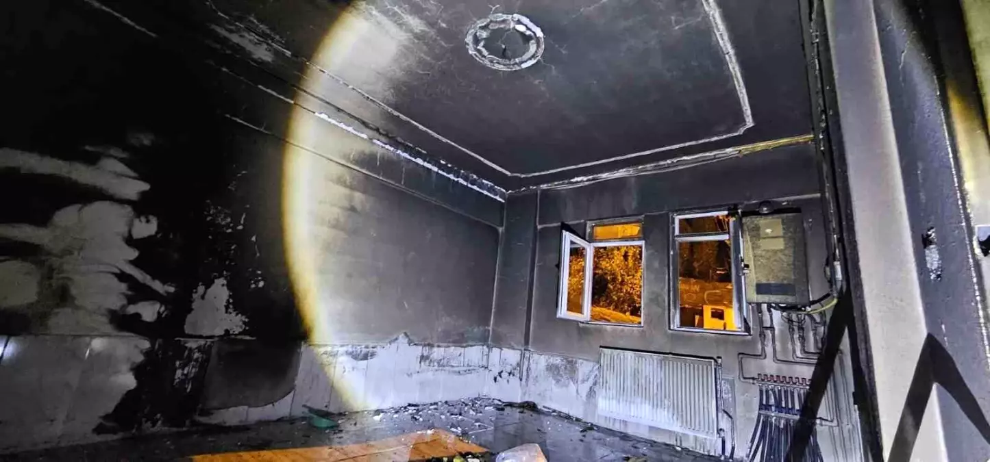 Hakkari’de Aileyi Yıkan Yangın