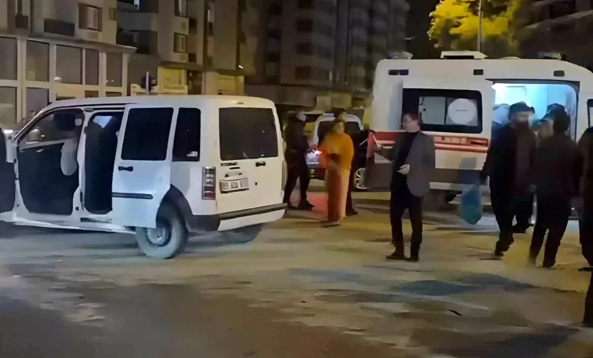 Van’da Minibüs ve Kamyonet Çarpıştı: 3 Yaralı
