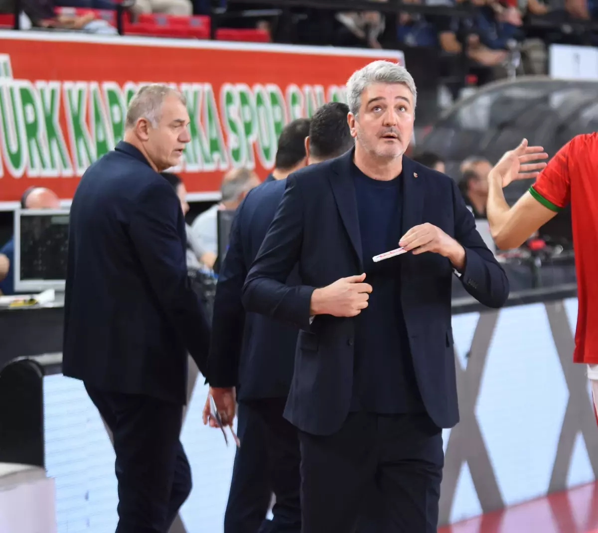 Karşıyaka’da Kriz: Antrenörle Yollar Ayrıldı