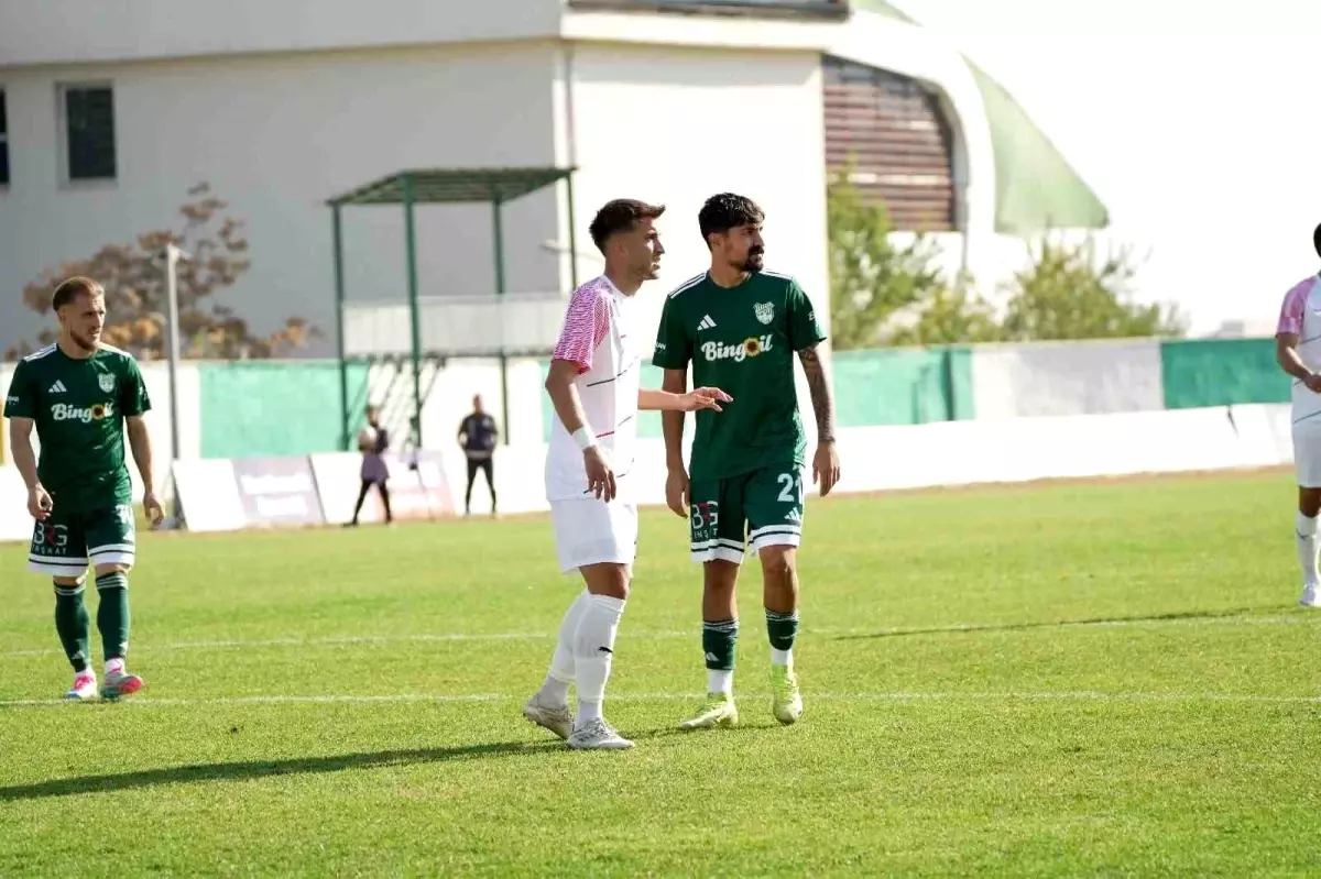 12 Bingölspor, Diyarbekirspor’u 2-0 Yendi