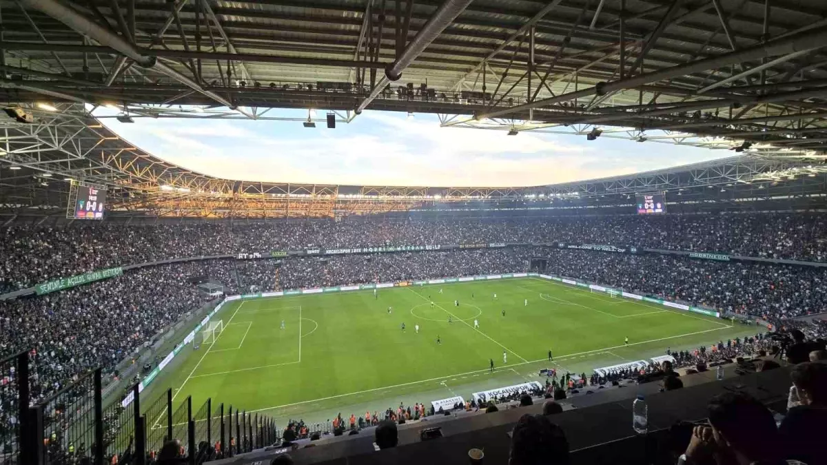 Kocaeli-Stadyumu’nda Büyüleyici Atmosfer