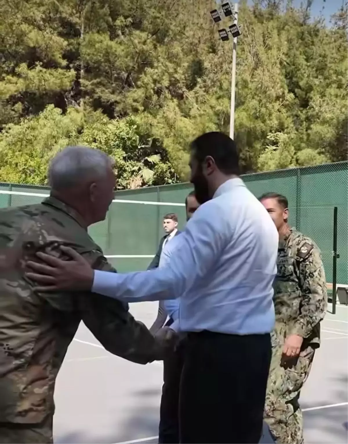 Suriye Lideri ABD’li Genelcilerle Basketbol Oynadı