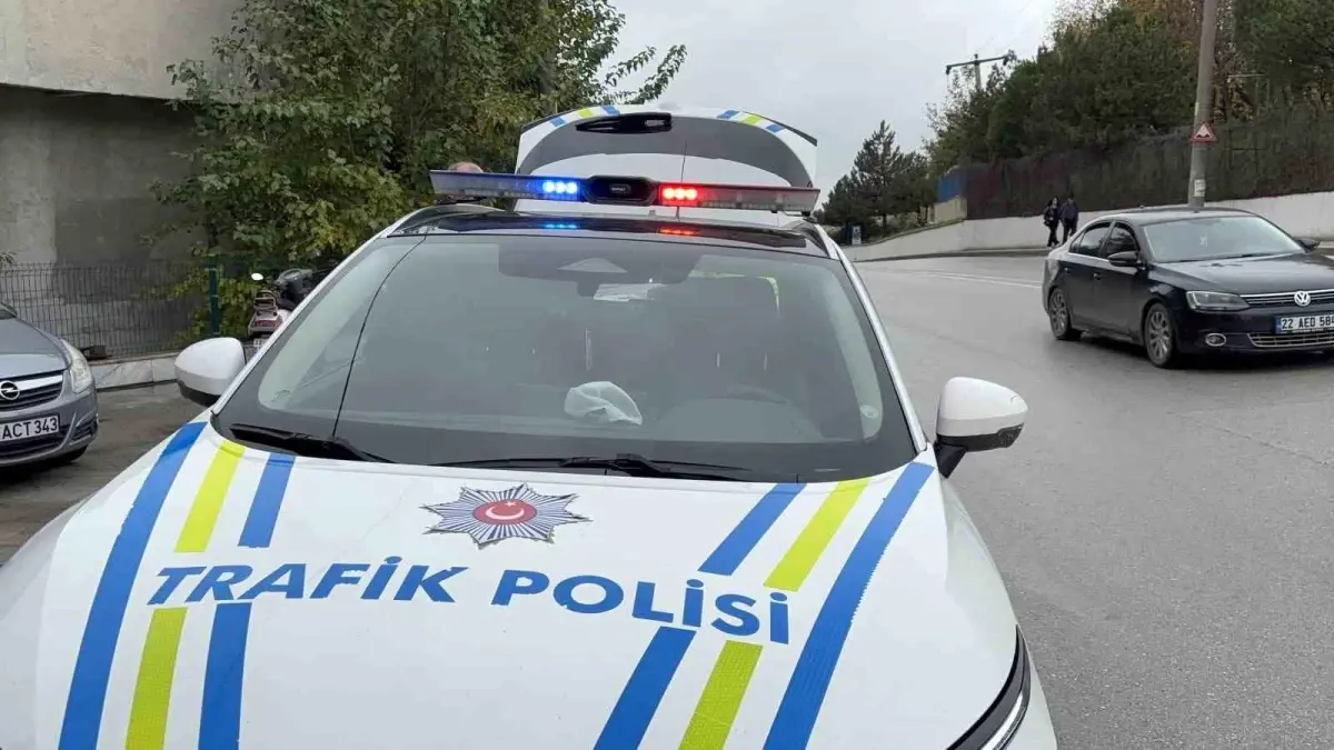 Edirne’de Motosiklet Kazası: İki Yaralı, Trafik Güvenliği Endişeleri Artıyor
