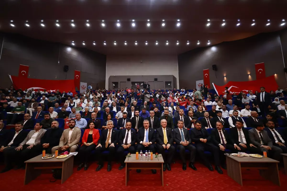 Destici: Türk Bayrağını Asmayan Kardeşimiz Olmaz!