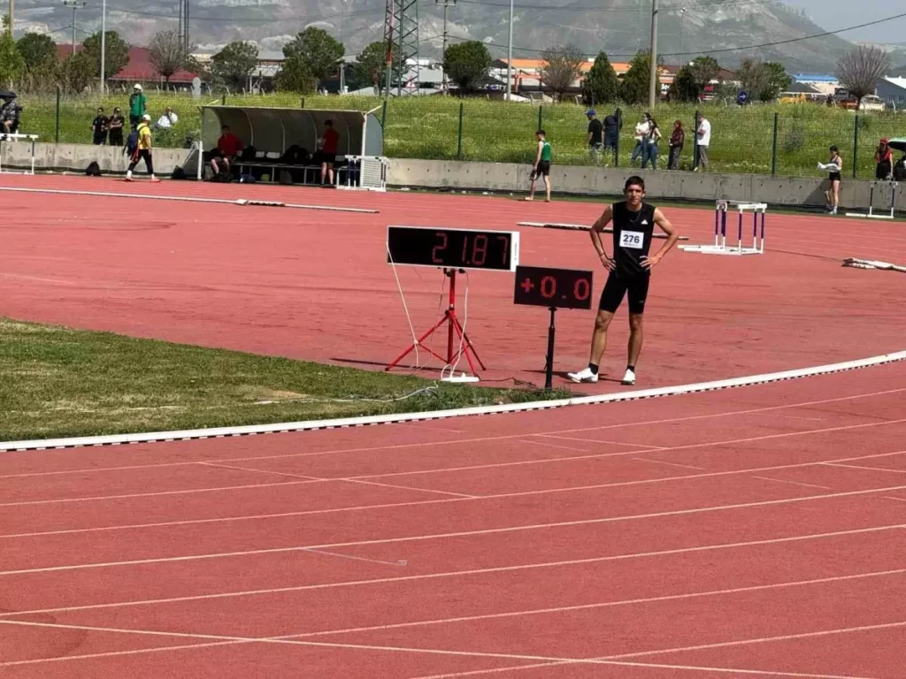 Sivas’ta Atletizm Şampiyonası’nda Aydınlı Sporcular Parladı