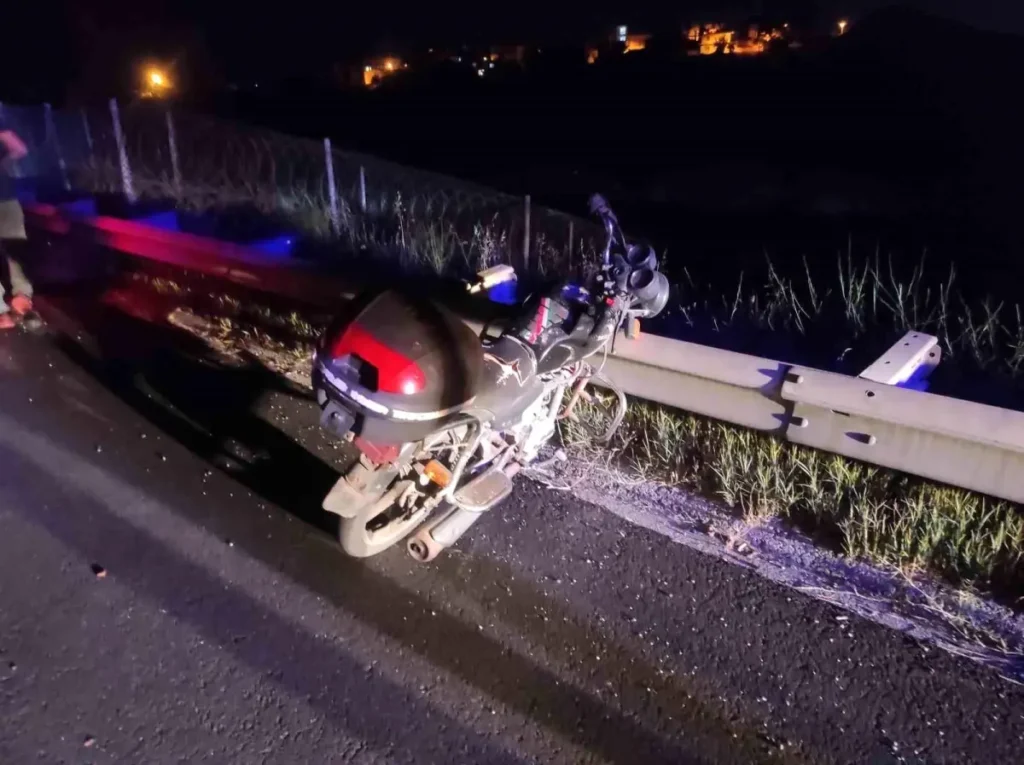 Trafik Ekiplerinin Başarısı: Bariyerlere Sıkışan Motosiklet Kurtarıldı