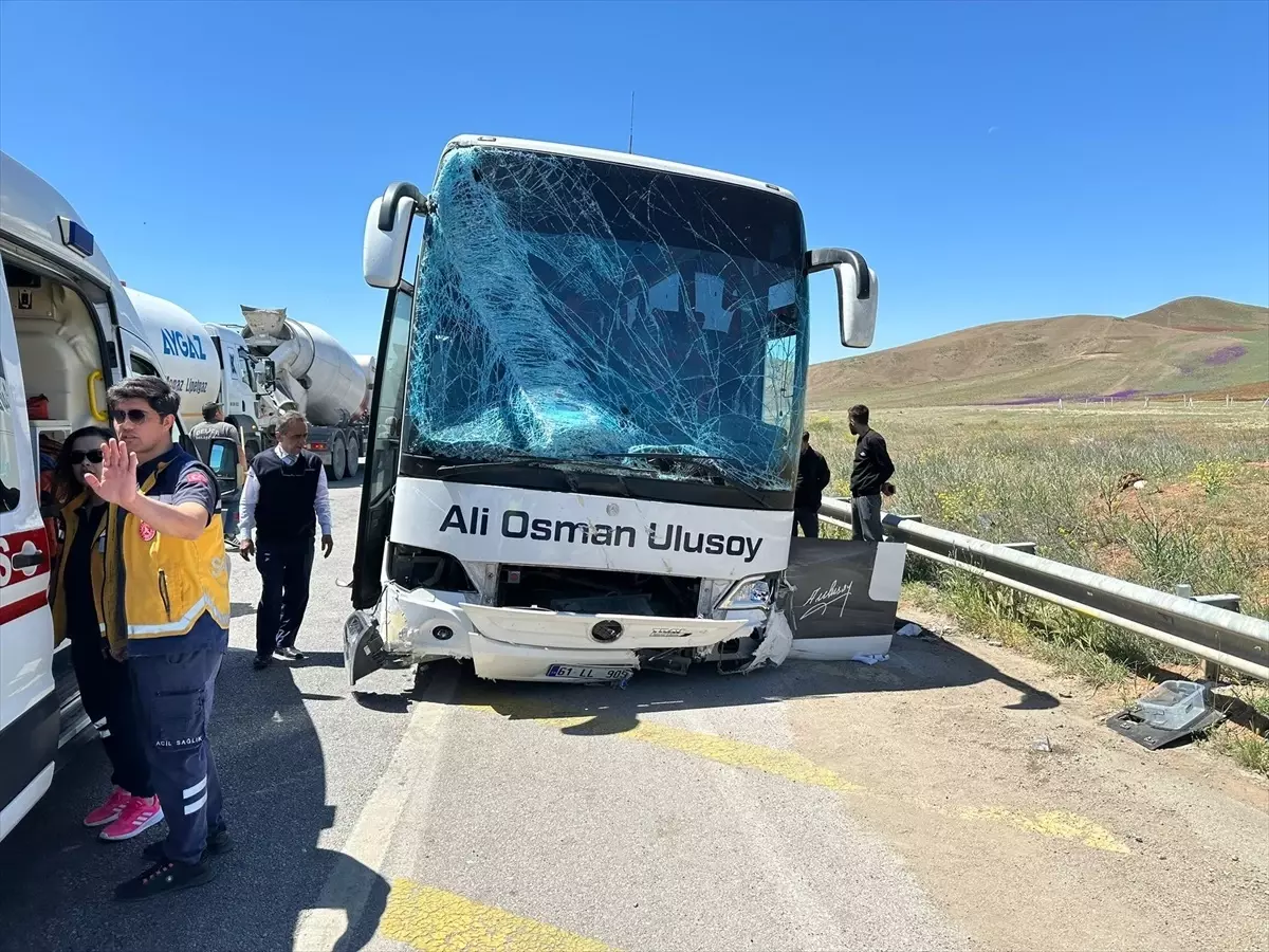 Kırıkkale’de Yolcu Otobüsü Kazası: 2 Yaralı