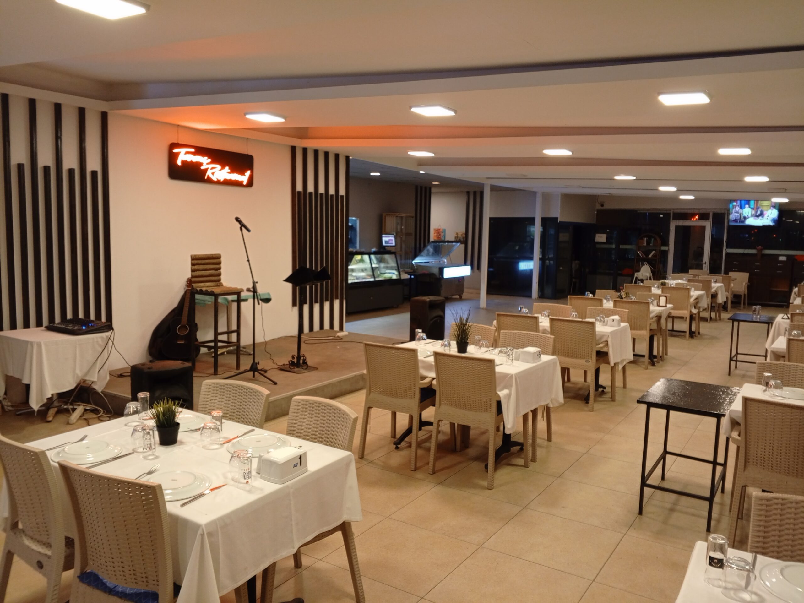 Kuşadası’nda Lezzetin ve Müziğin Adresi: Turunç Restaurant
