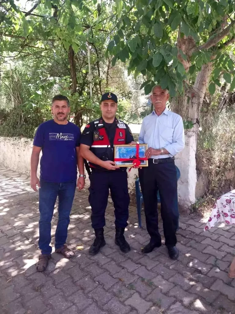 Jandarmadan Şehit Ailelerine Duygulandıran Jest