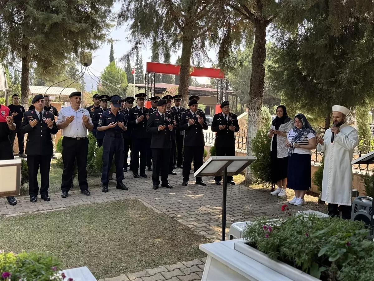 Jandarma Şehitlik Ziyaretiyle Anıldı
