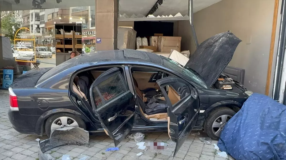 Trafik Kazasında Sürücü Hayatını Kaybetti