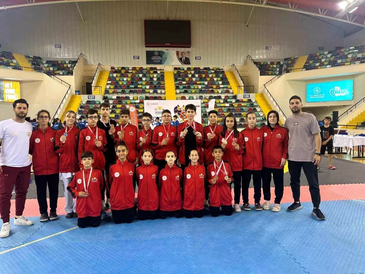 Aydınlı Sporcular Taekwondo Turnuvasında Tarihi Başarı Elde Etti