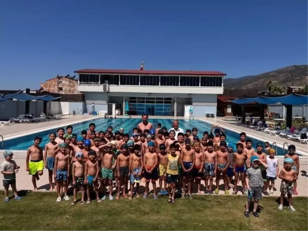 Yüzme Kursları Buharkent’te Çocukları Bir Araya Getirdi