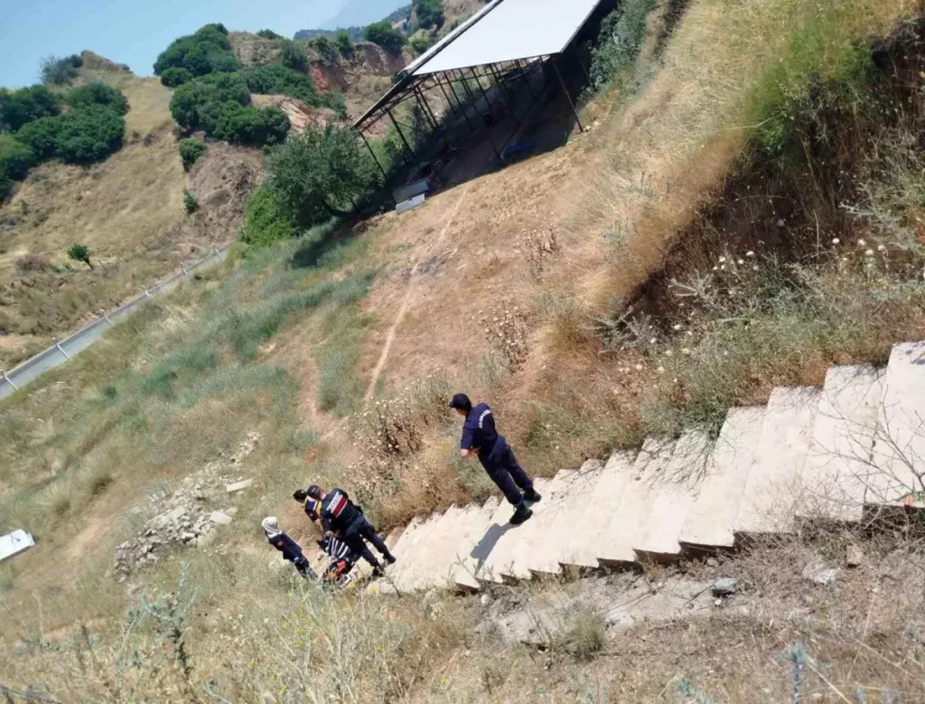 Küçük Çocuk Elektrikli Bisikletle Dereye Uçtu