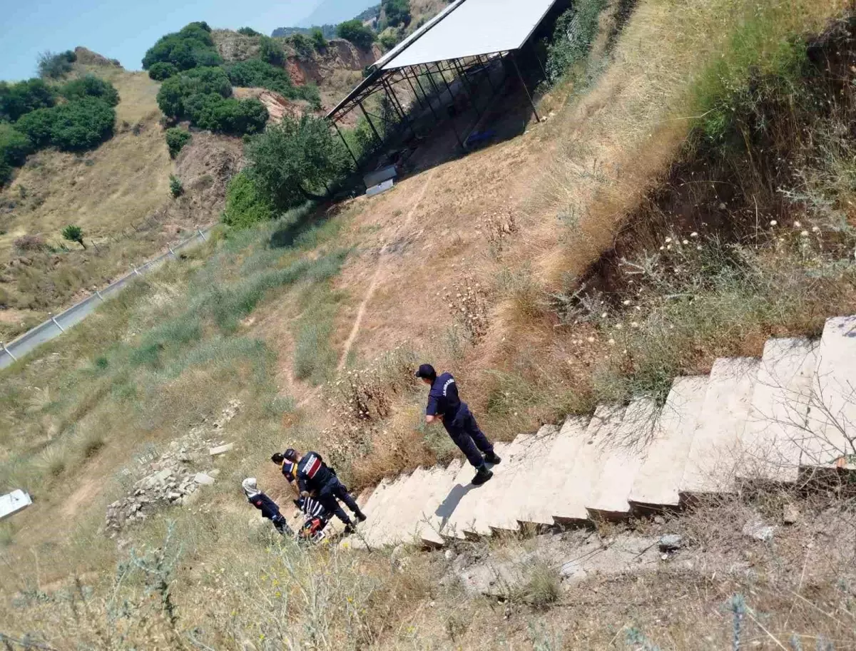 Küçük Çocuk Elektrikli Bisikletle Dereye Uçtu